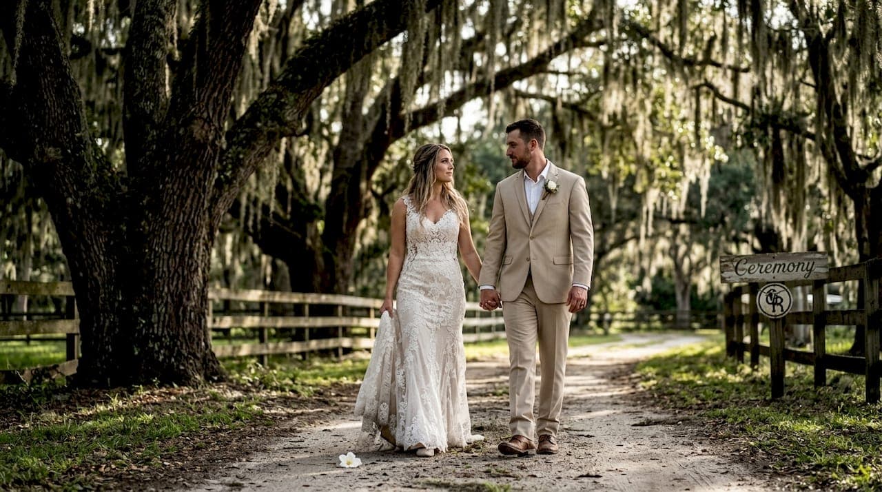 How outdoor spaces define rustic elegance in Florida weddings